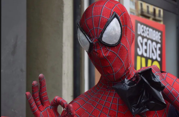 Spiderman de Barcelona sale a la calle para mejorar la vida de las personas / Spidey BCN