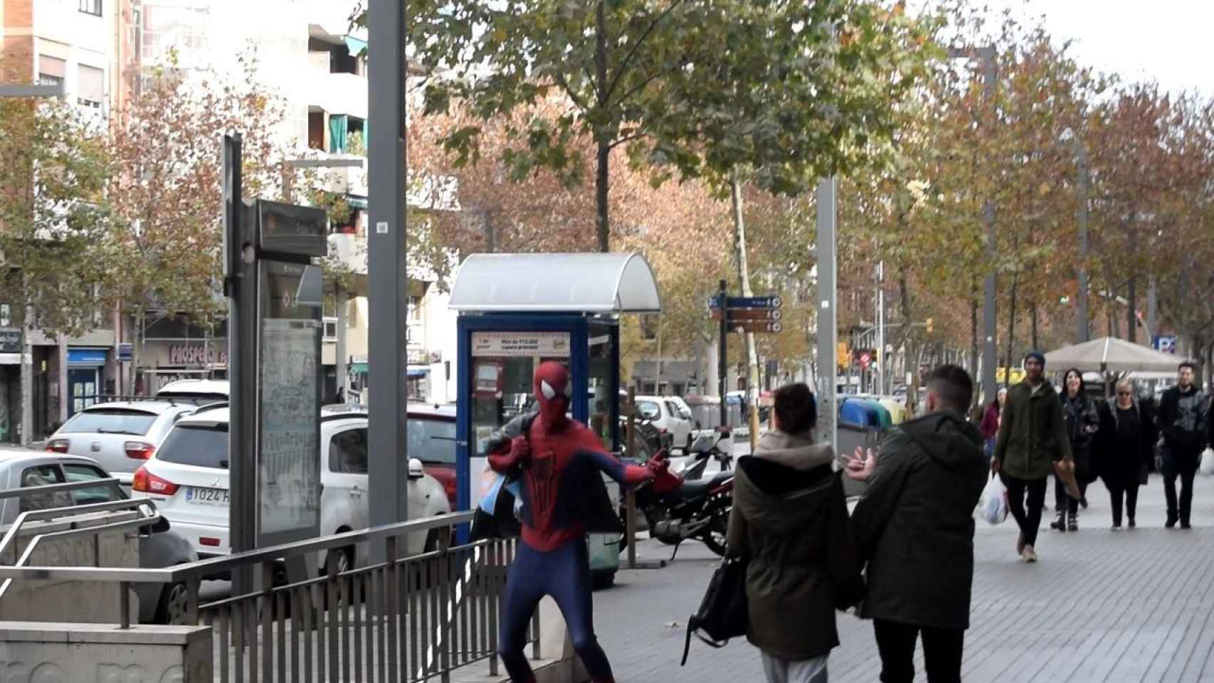 El misterioso Spiderman quiere hacer el bien en Barcelona / Spidey BCN