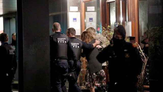 Imagen de archivo del momento de la liberación de la mujer presuntamente secuestrada en el consulado de Mali de Barcelona / EFE