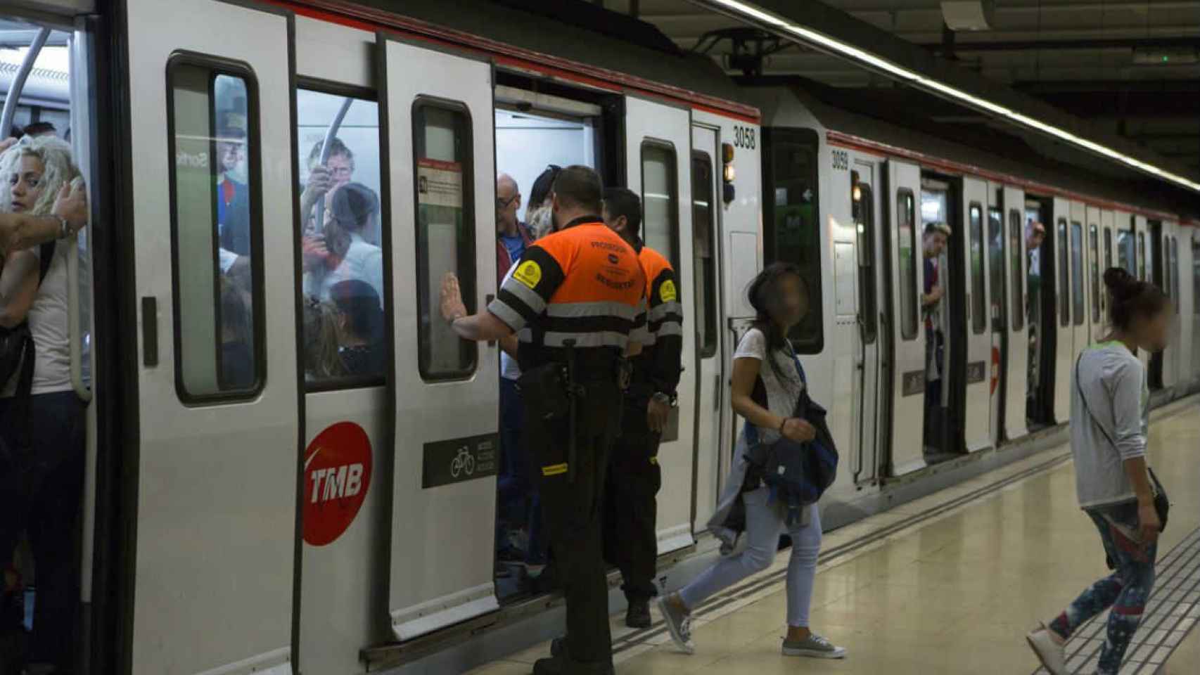 Vigilantes del Metro en Barcelona