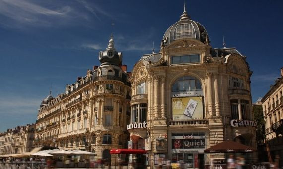 La plaza de la Comedia, en Montpellier, está rodeada de majestuosos edificios del siglo XIX 