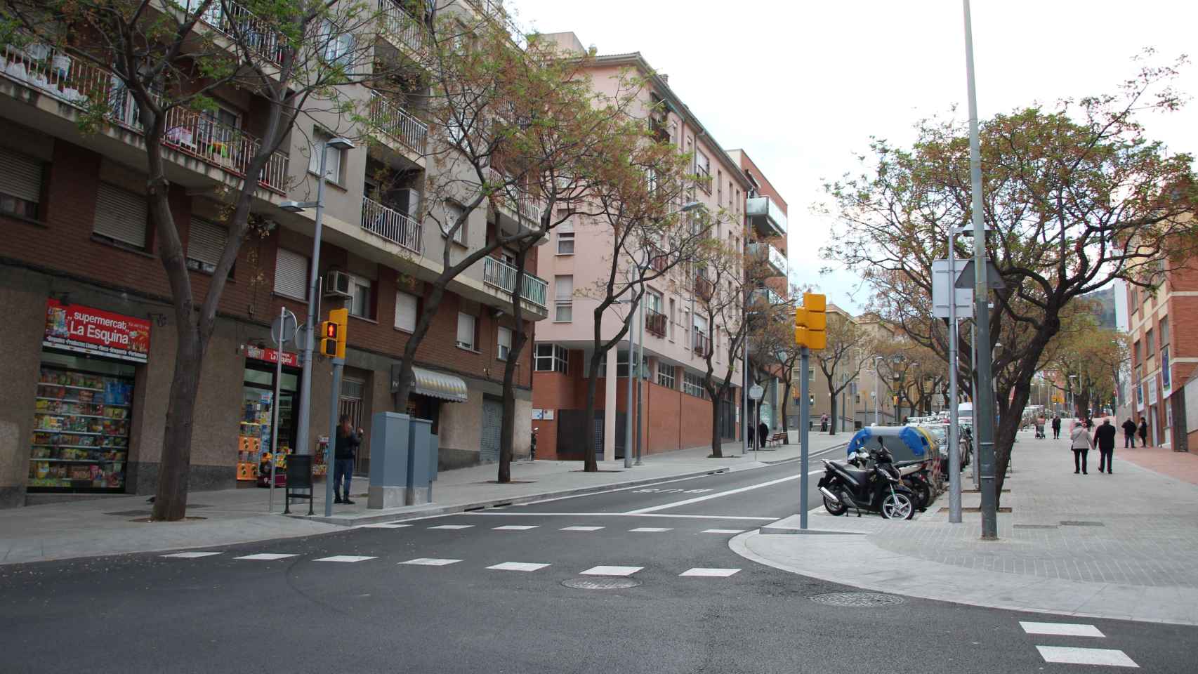 La calle de Almansa de Verdún se ha remodelado durante el mandato de Colau /M. B.