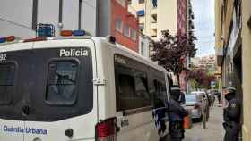 La Guardia Urbana en un momento de la intervención policial / @barcelona_GUB