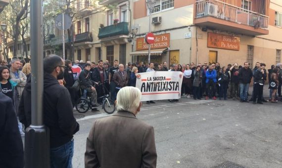 Protesta contra el acto de Vox en la Sagrera / LLUÍS REGÀS