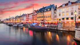 La ciudad de Copenhague, sin emisiones, mientras anochece