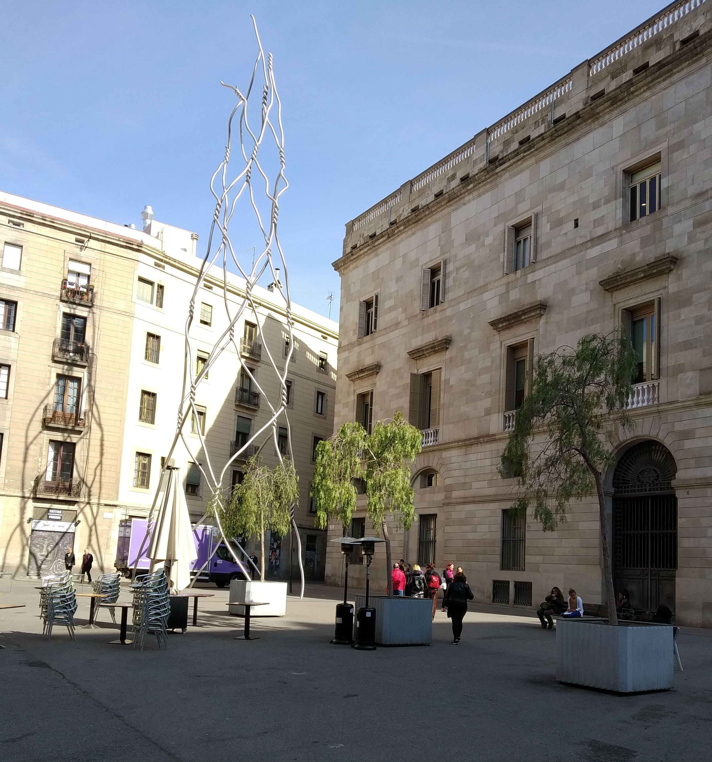 La plaza de Sant Miquel, en el barrio del Gòtic / JORDI SUBIRANA