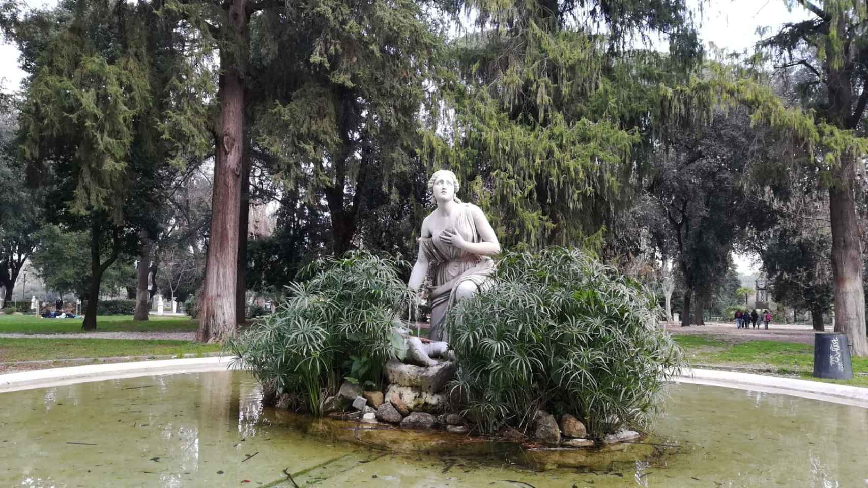 Una escultura en el Parque Villa Borghese de Roma, donde robaron / PAULA BALDRICH