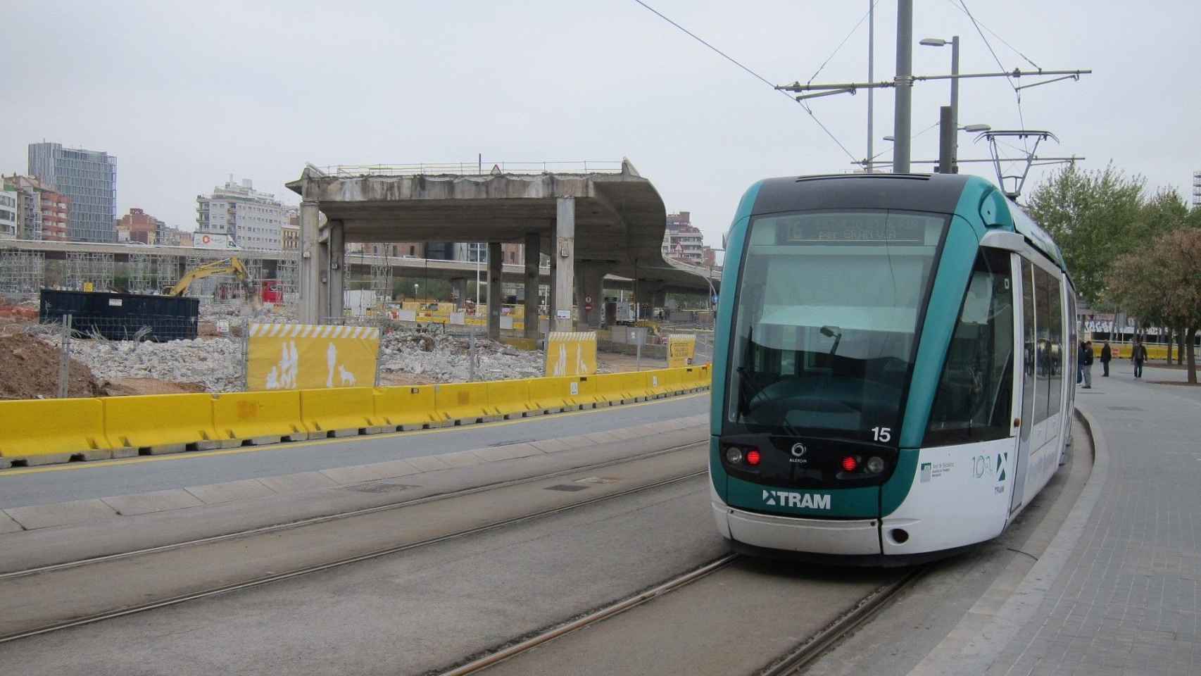 Una imagen de archivo del tranvía de Barcelona / EUROPA PRESS