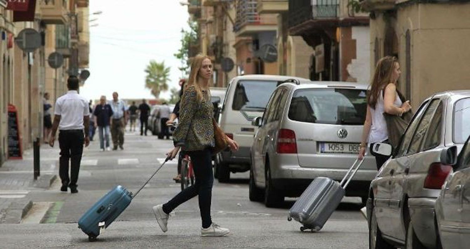 Turistas en el barrio de la Barceloneta / EFE