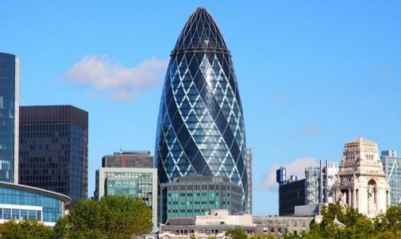 Torre Gherkin diseñada por Norman Foster en Londres