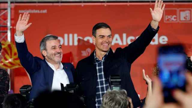 El líder del PSC en Barcelona, Jaume Collboni, junto al presidente del Gobierno, Pedro Sánchez / EFE