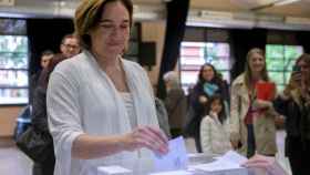 La alcaldesa Ada Colau votando en las elecciones generales / EFE