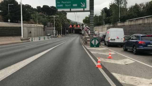 Cola de coches a causa de un accidente ocurrido en la Ronda de Dalt de Barcelona / ARCHIVO