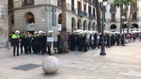 Agentes de la Unidad de Antidisturbios de la Guardia Urbana en el enfrentamiento con los hooligans del Liverpool en la Plaza Real / CSIF