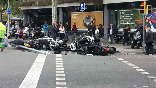 Una conductor drogado arrolla a una docena de motos en Barcelona