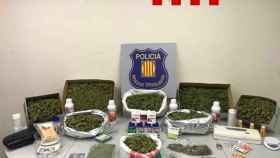Material encontrado en ambas viviendas por parte de los Mossos / @mossos