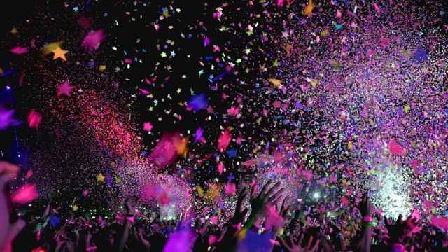 Confetti en un festival de música / PIXABAY