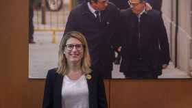 Retrato de Elsa Artadi entes de la entrevista en el Parlament / LENA PRIETO