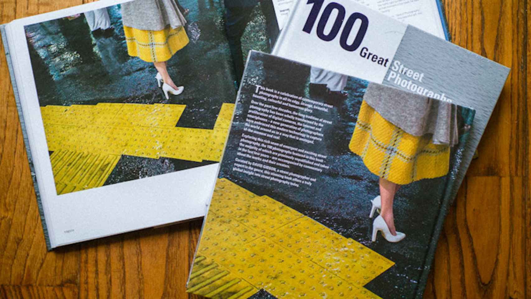 Libro de '100 Great Street Photographs by David Gibson' que recoge la obra de algunos de los mejores fotógrafos urbanos / SHIN NOCUCHI PHOTOGRAPHY