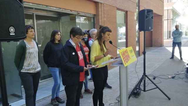 Miembros de la CUP frente a la sede de una de las empresas de Florentino Pérez / EUROPA PRESS