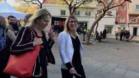 Elsa Artadi y Neus Munté en la plaza Virrei Amat de Barcelona