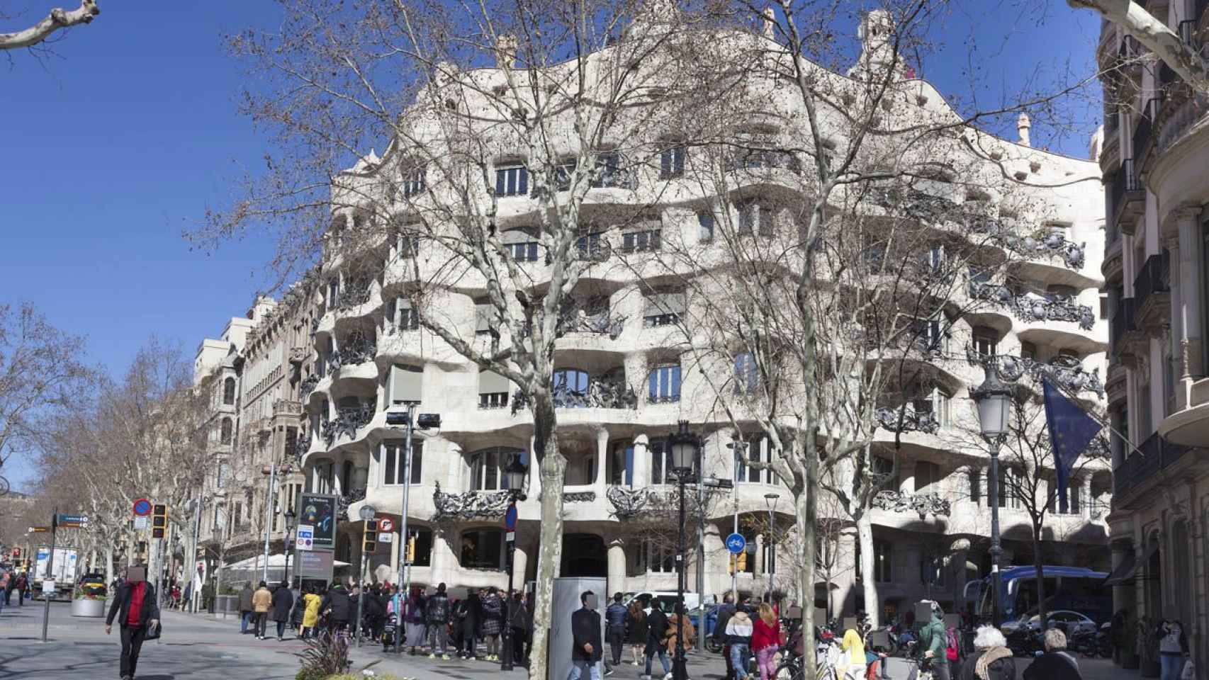 El edificio modernista La Pedrera está ubicado en el Passeig de Gràcia de Barcelona