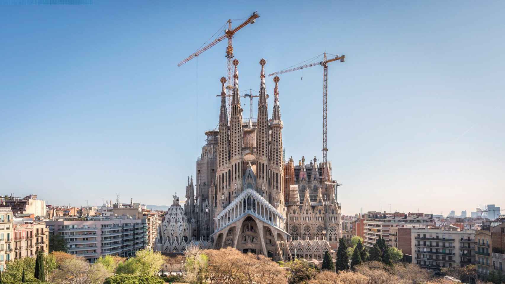 La Sagrada Familia es una basílica católica de Barcelona, diseñada por el arquitecto Antoni Gaudí