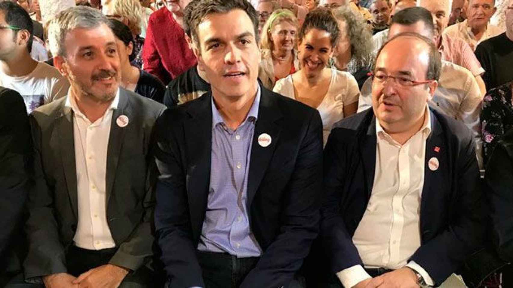 Pedro Sanchez, entre Jaume Collboni y Miquel Iceta, en un acto socialista / CG