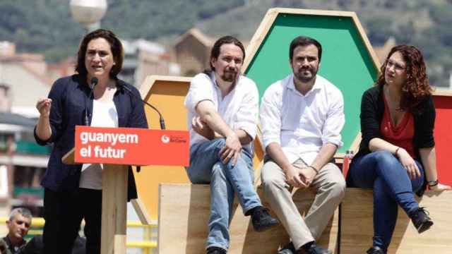 Colau, Iglesias, Garzón y Laura Pérez en el mitin en el Carmel / @bcnencomu