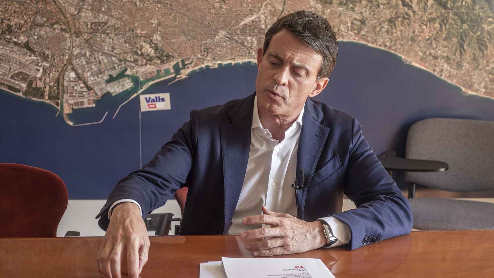 Manuel Valls durante la entrevista en su sede electoral / LENA PRIETO