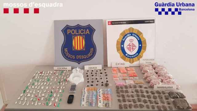 Drogas incautadas a los lateros por parte de los Mossos y la Guardia Urbana / MOSSOS