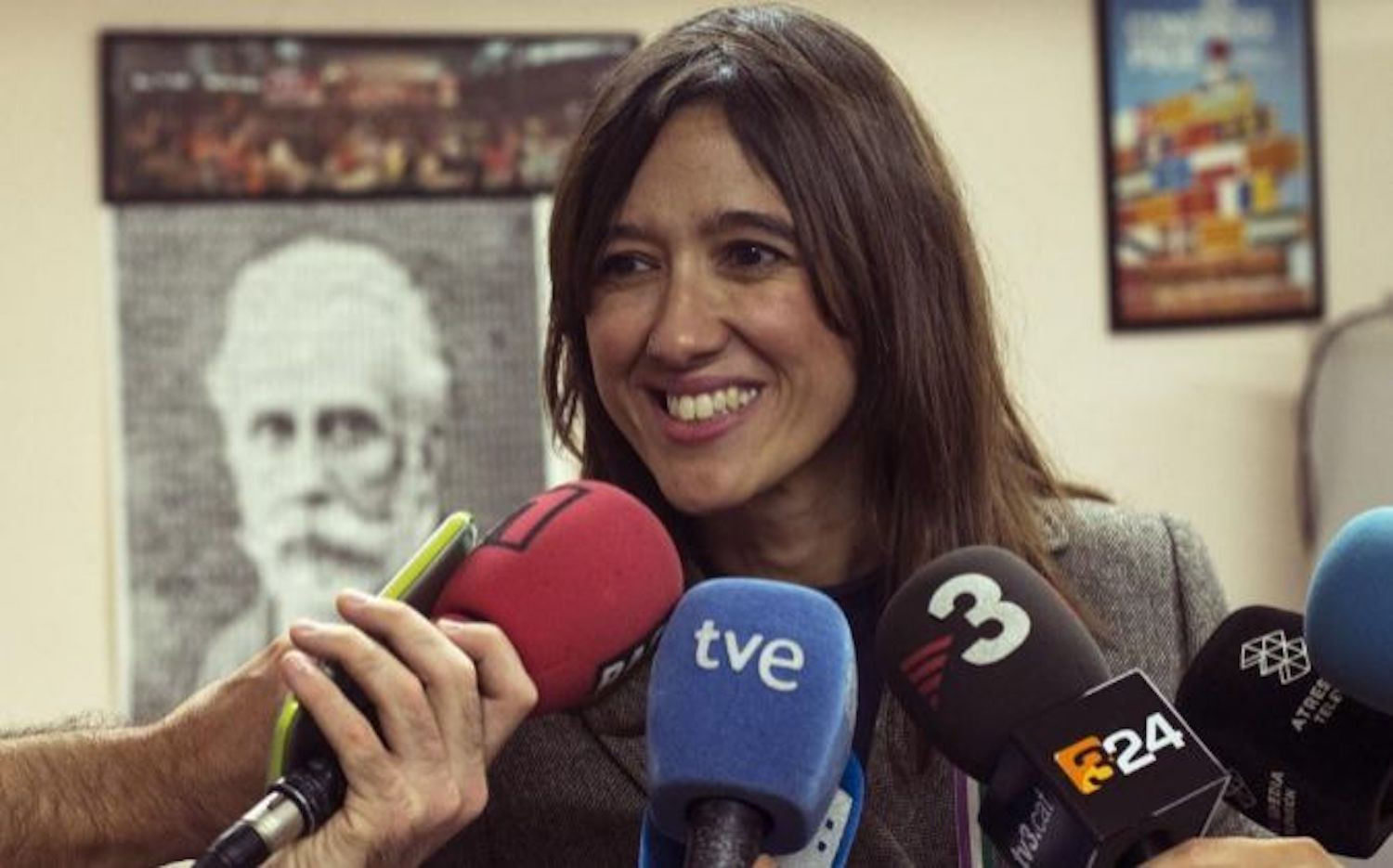 Nuria Parlón atiende a los medios de comunicación / ARCHIVO