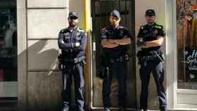 Mossos y Guardia Urbana en un operativo conjunto / @barcelona_GUB