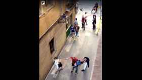 Dos turisats golpean al ladrón en Ciutat Vella / @MNA NOTICIES CENSURAT NEWS