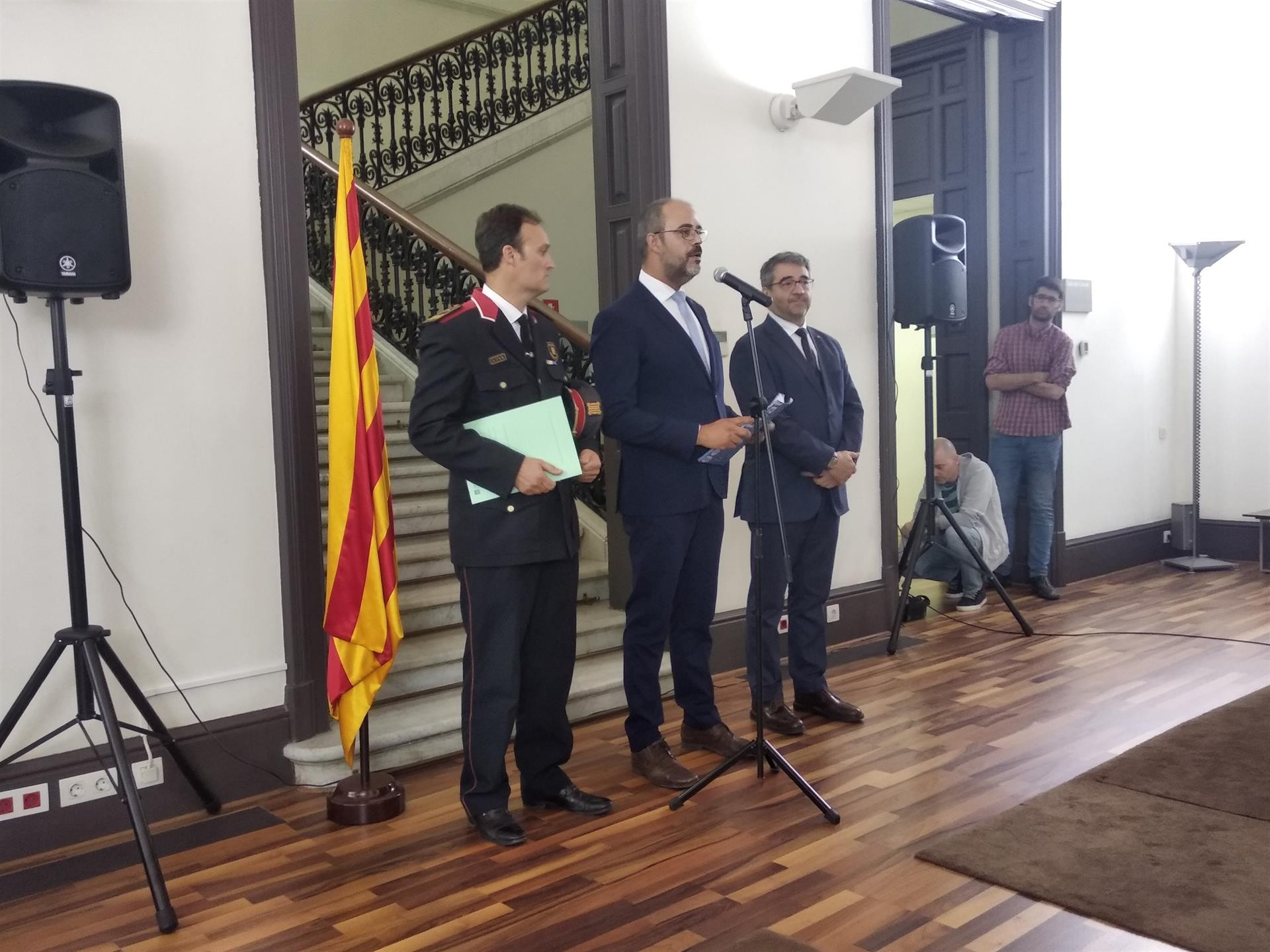 El exconseller de Interior, Miquel Buch, junto al director general de los Mossos d'Esquadra, Andreu Joan Martínez y Eduard Sallent / EP