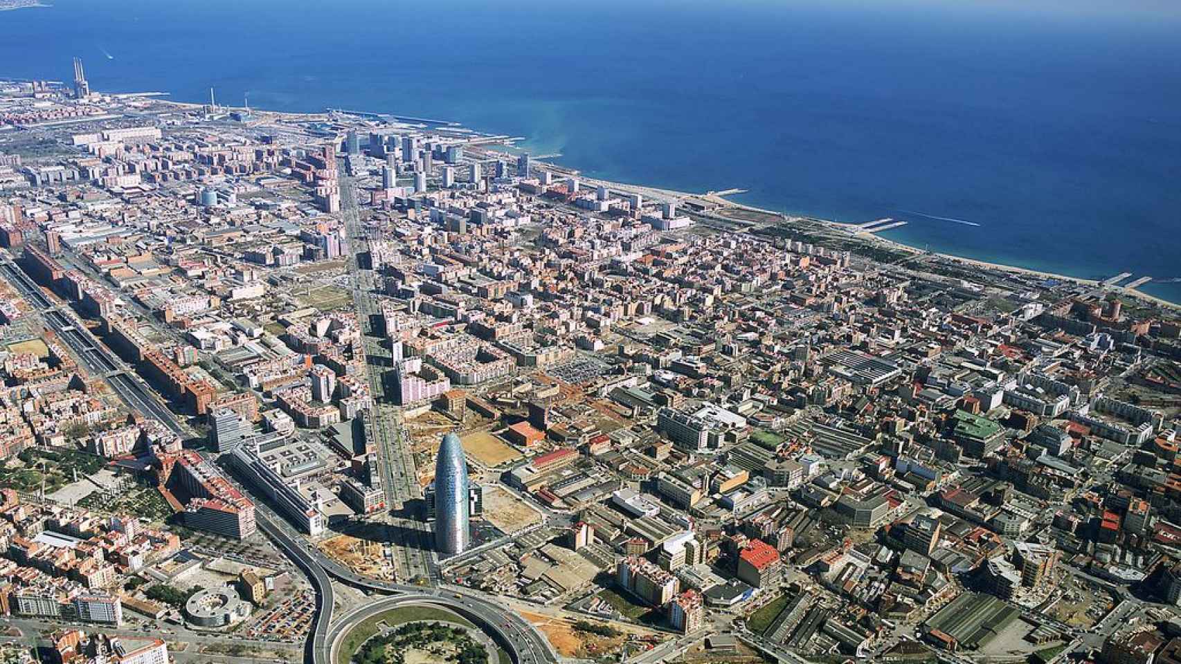 Vista panorámica de Barcelona poniendo el foco en Les Glòries de Barcelona