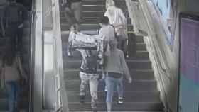 Un grupo de carteristas robando en el metro en una imagen de archivo / MOSSOS D'ESQUADRA