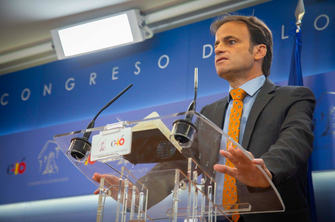 Jaume Asens luciendo su estrafalaria corbata en el Congreso de los Diputados / CONGRESO