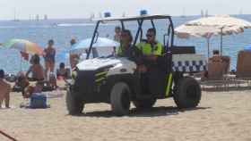 Un 'quad' híbrido de la Guardia Urbana en la playa / AYUNTAMIENTO DE BARCELONA