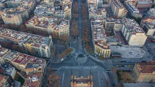 Vista panorámica de Barcelona con l'Arc de Triomf y l'Eixample