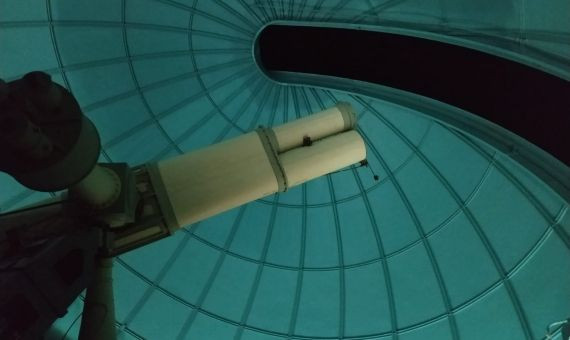 El telescopio centenario en el interior del Observatorio Fabra / P. B.
