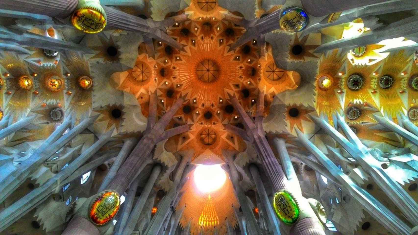 Interior del edificio de la Sagrada Familia de Barcelona