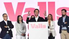 Valls junto con Arrimadas y Corbacho durante la campaña electoral.