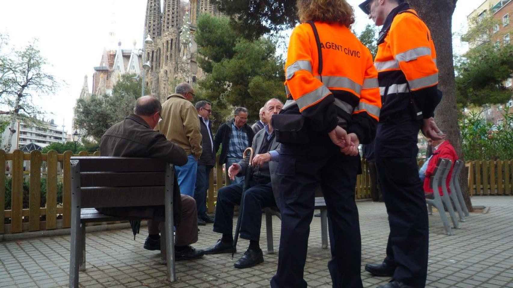 Agentes cívicos de Barcelona cerca de la Sagrada Família / Ayuntamiento de Barcelona