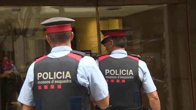 Una imagen de archivo de una pareja de agentes de los Mossos d'Esquadra / EUROPA PRESS