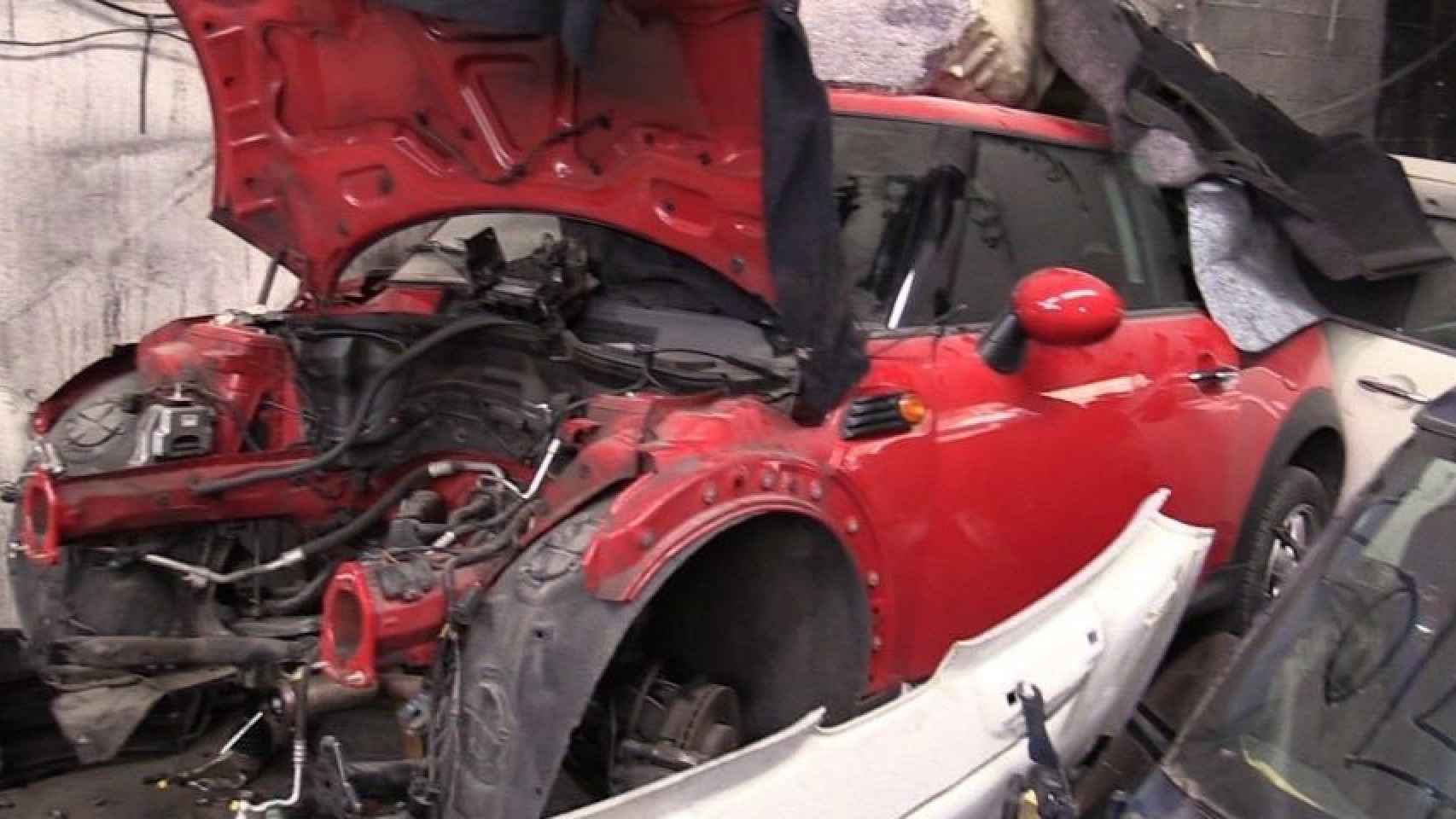 Un coche robado recuperado por los Mossos d'Esquadra en diciembre en Barcelona / EUROPA PRESS