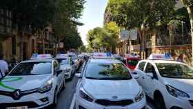 Una foto de la protesta de los coches de autoescuela en Barcelona / EUROPA PRESS