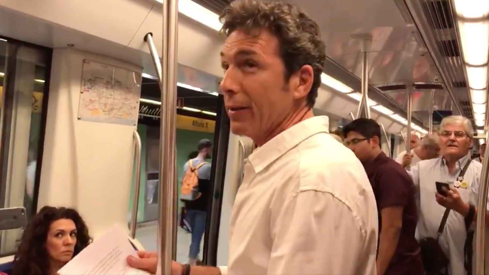El actor Pep Planas, en el metro de Barcelona.