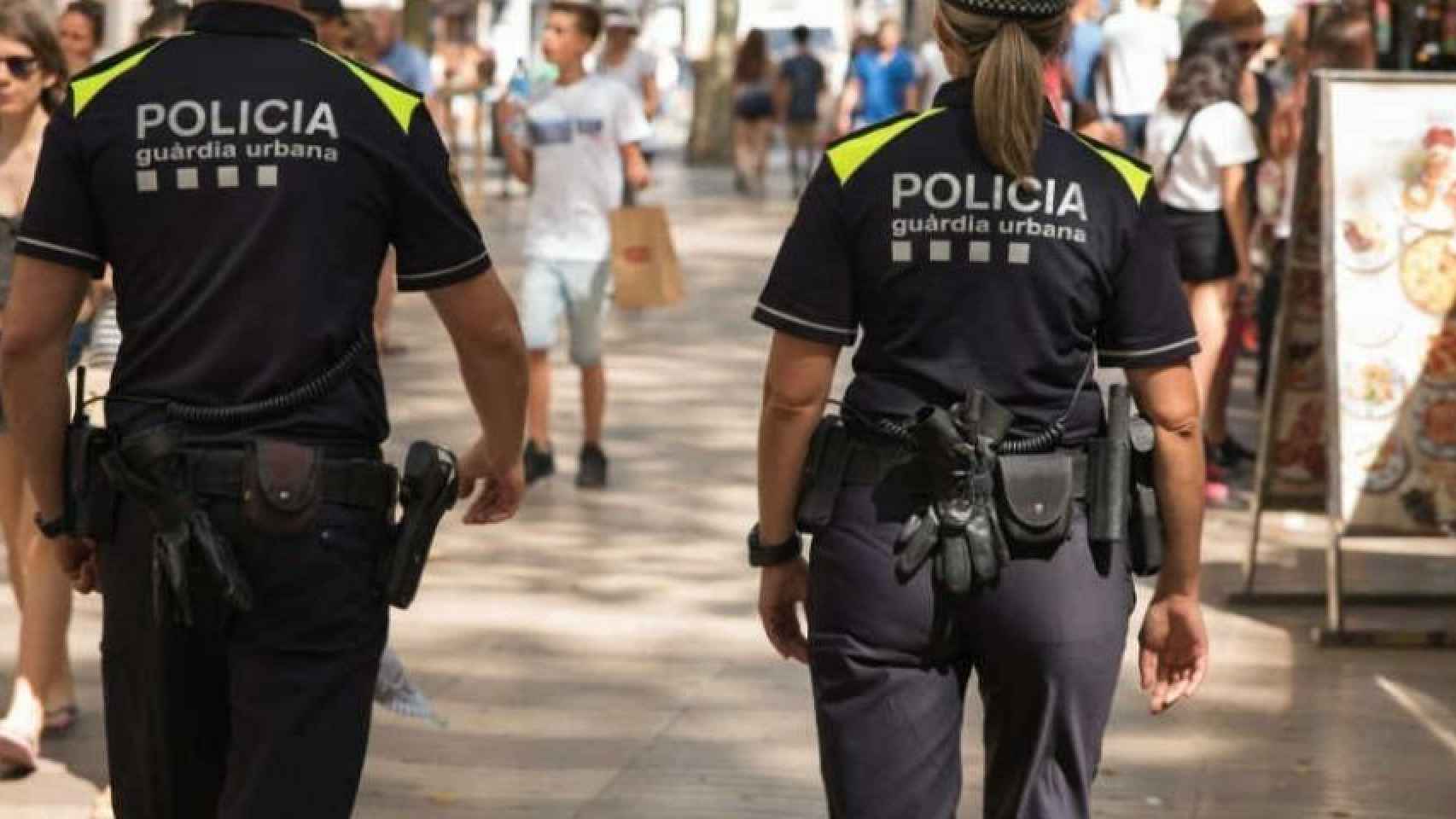 Agentes de la Guardia Urbana patrullan por Barcelona / BCN GUB