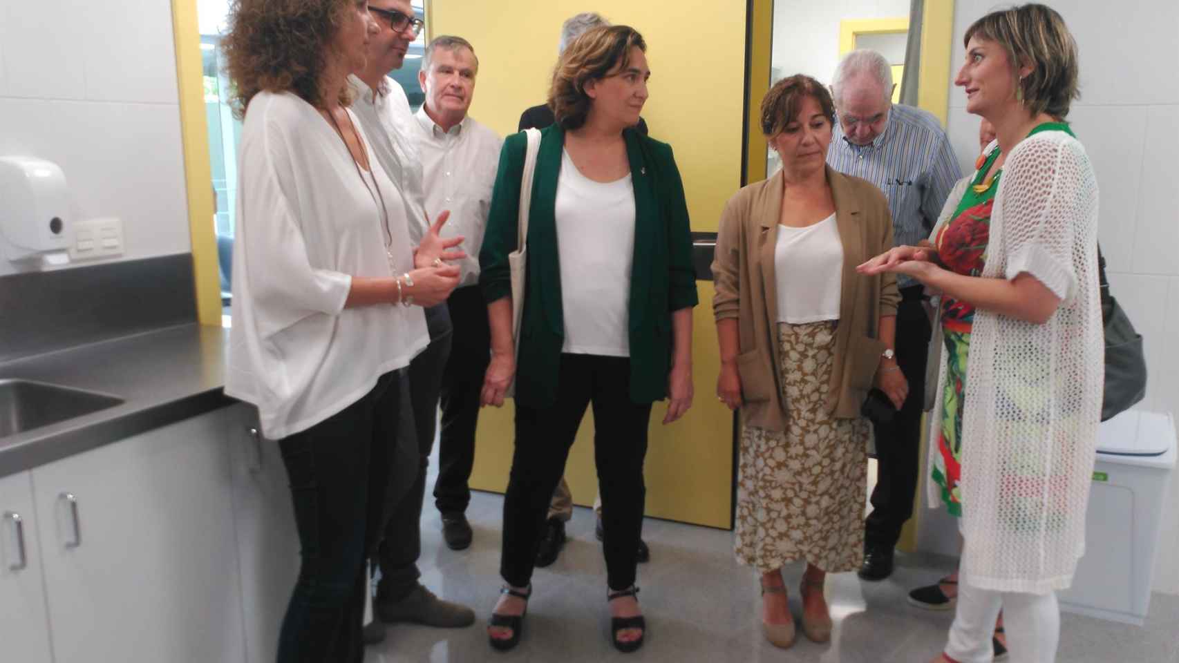 Ada Colau y Alba Vergés visitan el nuevo CAP de Sants-Badal / EUROPA PRESS